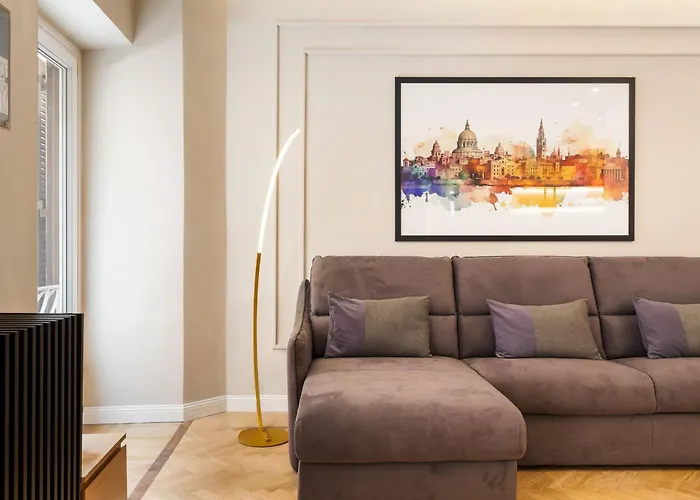 Spanish Steps Modern Gem * Roma