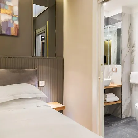 Spanish Steps Modern Gem * روما