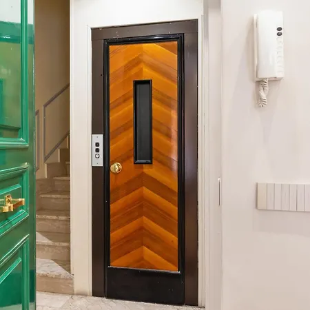 Spanish Steps Modern Gem 아파트 *