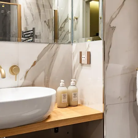 Spanish Steps Modern Gem 로마