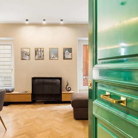 Spanish Steps Modern Gem * ローマ