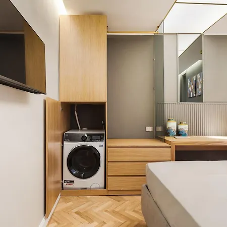 Spanish Steps Modern Gem ローマ